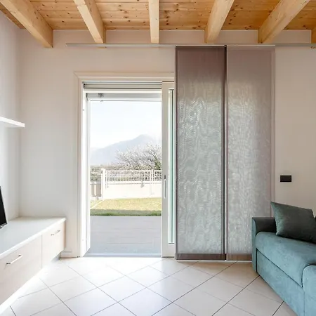White Lake View Apartment *